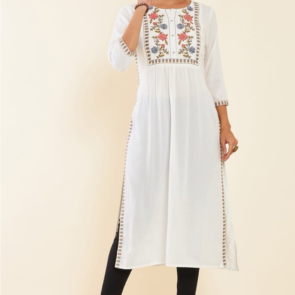 NWT Soch Off White Floral Embroidered Rayon Kurta Size M